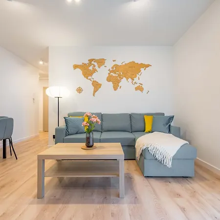 Na Lakach W Centrum Ustronia * ウストロン