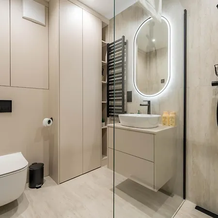 Na Lakach W Centrum Ustronia * ウストロン