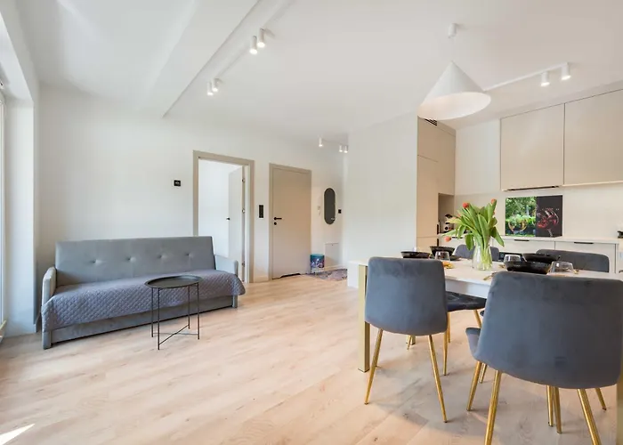 Na Lakach W Centrum Ustronia *